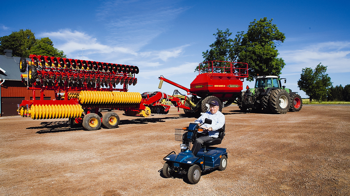 Rune Stark visiting customer center Nybble