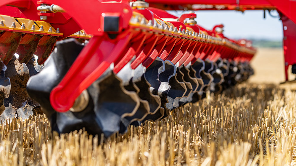Close-up of the Väderstad CrossCutter Disc on a machine in a field