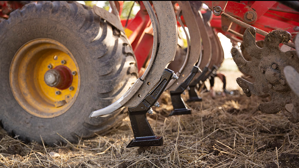 Close-up of the Väderstad DeepLoosening Marathon points on a machine in the field