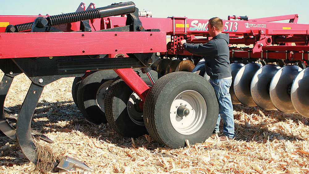 Close-up of the Wil-Rich SoilPro 513 frame