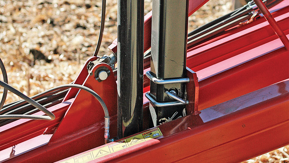 Close-up of the Wil-Rich SoilPro 513 level lift hitch