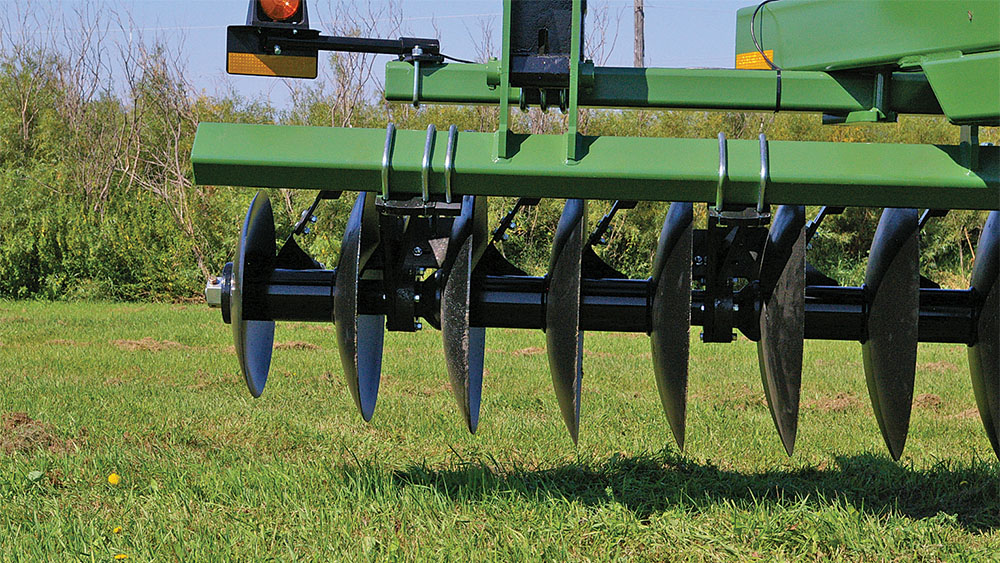 Detail photo of the feathering discs on the Wishek 862NT tandem disc