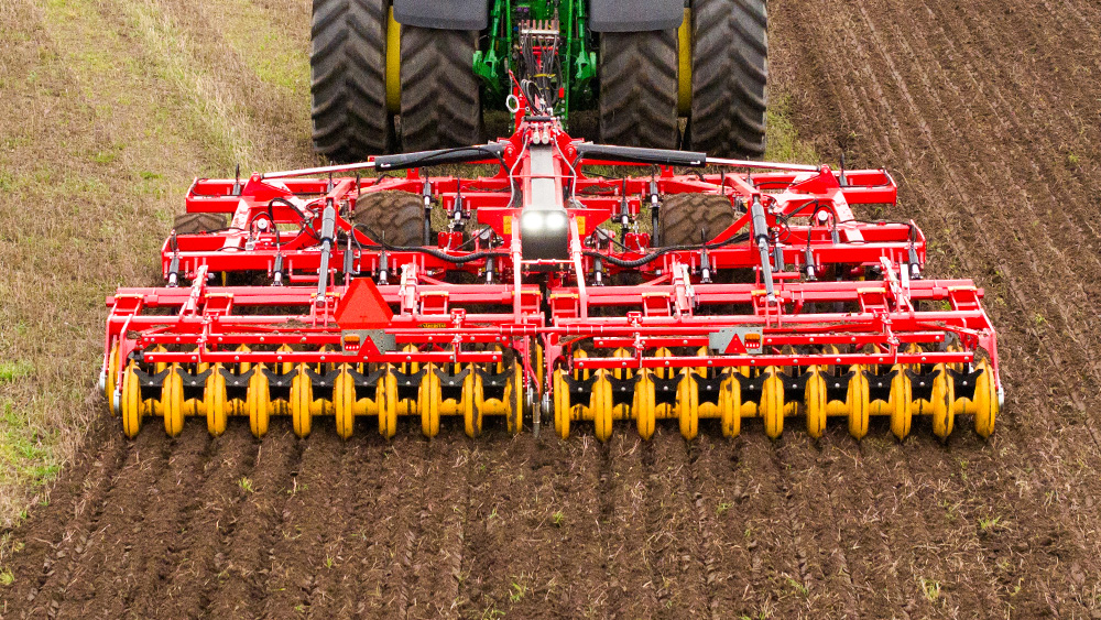 Väderstad Opus flexible in transport on roads and headlands