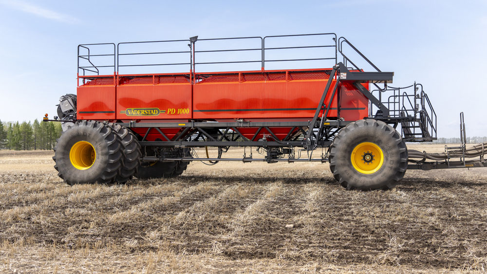 Väderstad Precision Delivery Air Cart 1000 on a field