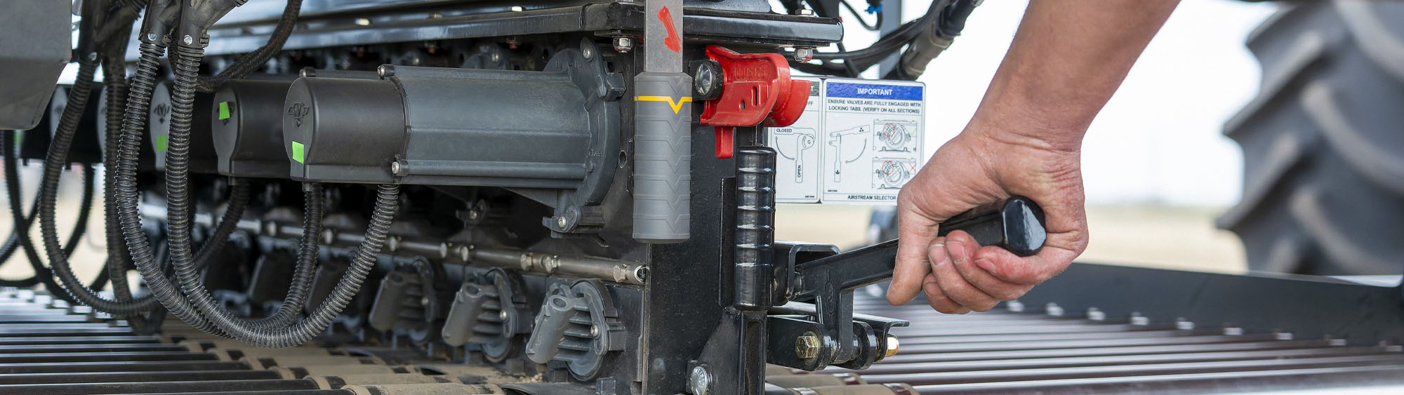 Close-up of the lever for Fenix III och Väderstad Precision Delivery Air Cart