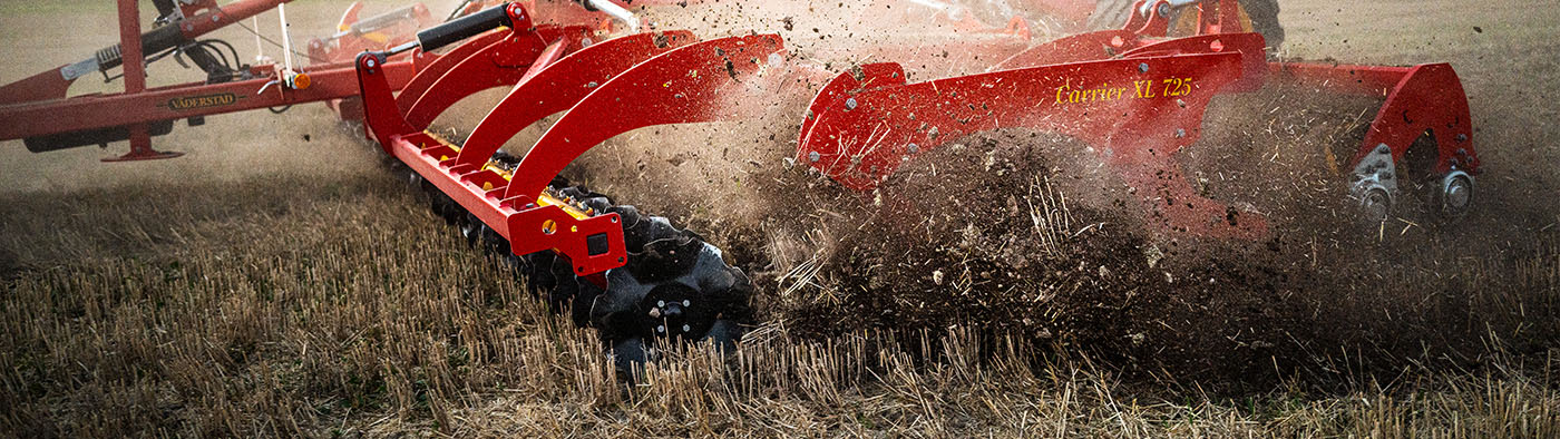 Väderstad Carrier XL equipped with the third row disc front tool